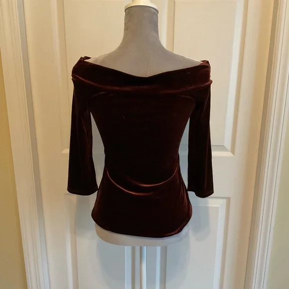 Off-Shoulder Velvet Top - Picture 2 of 3